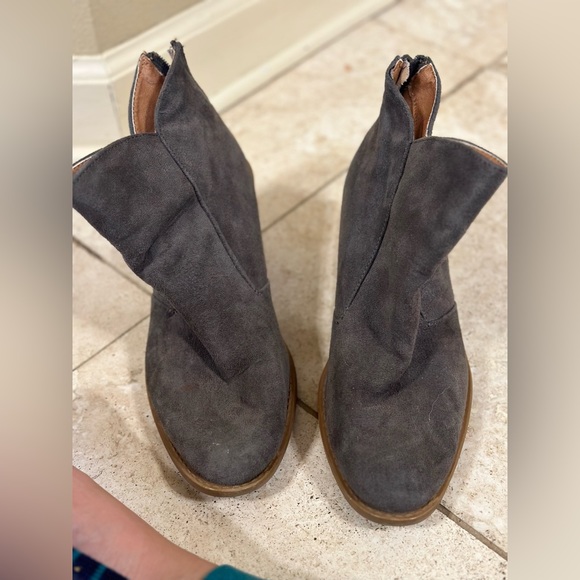 Qupid Gray Wedge bootie size 8.5 - Picture 3 of 7